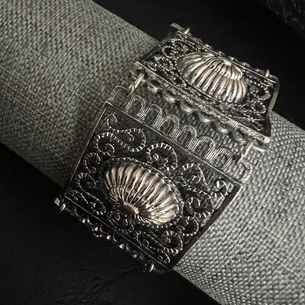 Vintage Silver Tone Filigree Panel Bracelet Ornate Shell Motif 7.25in Victorian